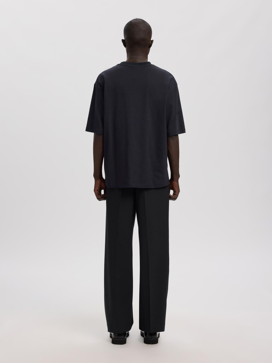 model_shot-back